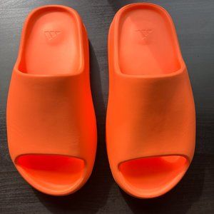 Yeezy Slide ‘Enflame Orange’